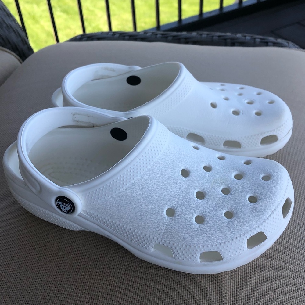 Women’s White CROCS With Free Charms/Jibbitz